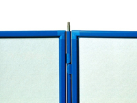 Соединение рам Flexiframe друг с другом с помощью вертикальных палочек.